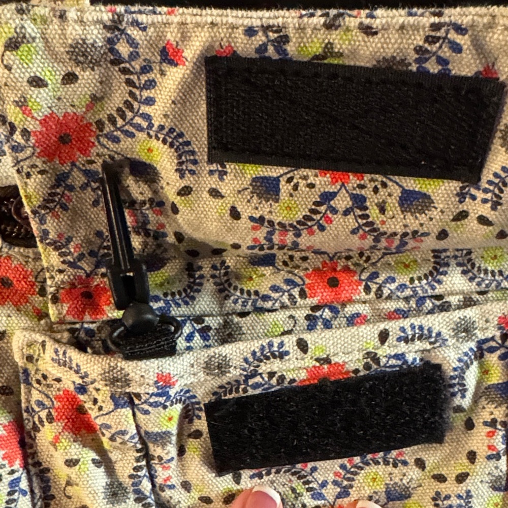 KAVU Floral Crossbody Bag in Cream with Coral and Yellow Accents - Picture 3 of 4